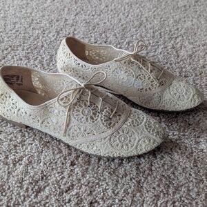 LOWER EAST SIDE Cream Lace Flats